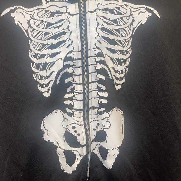 Sweatshirt - Picture 2 of 5